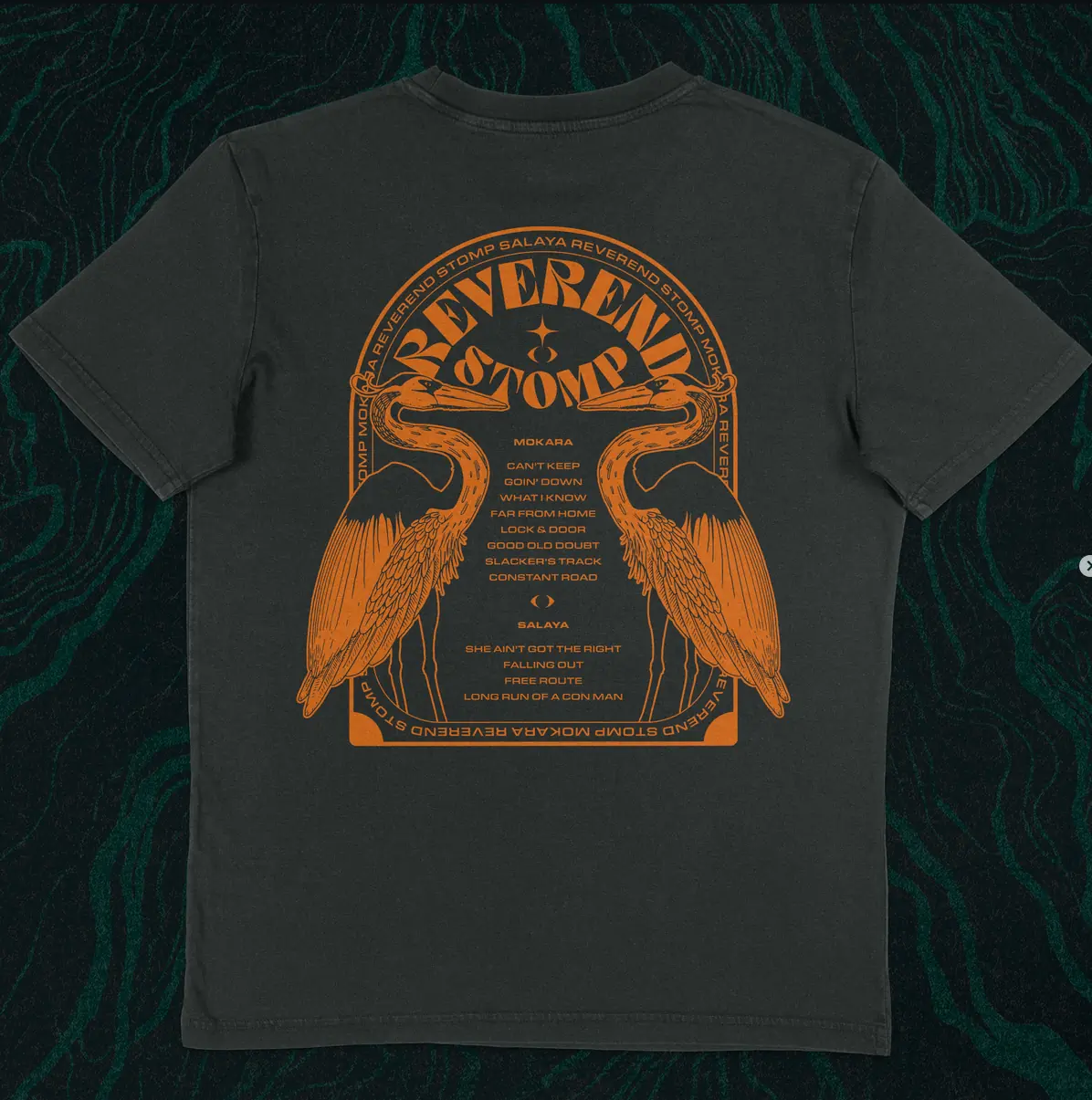 Dunkles T-Shirt mit orangefarbenem, zweifarbigem Siebdruckmotiv für Reverend Stomp